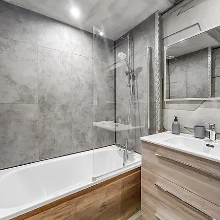 Grand Salon Cosy, Proche Centre & Garage 2p