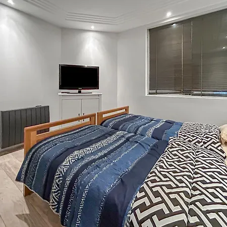 Grand Salon Cosy, Proche Centre & Garage 2p *